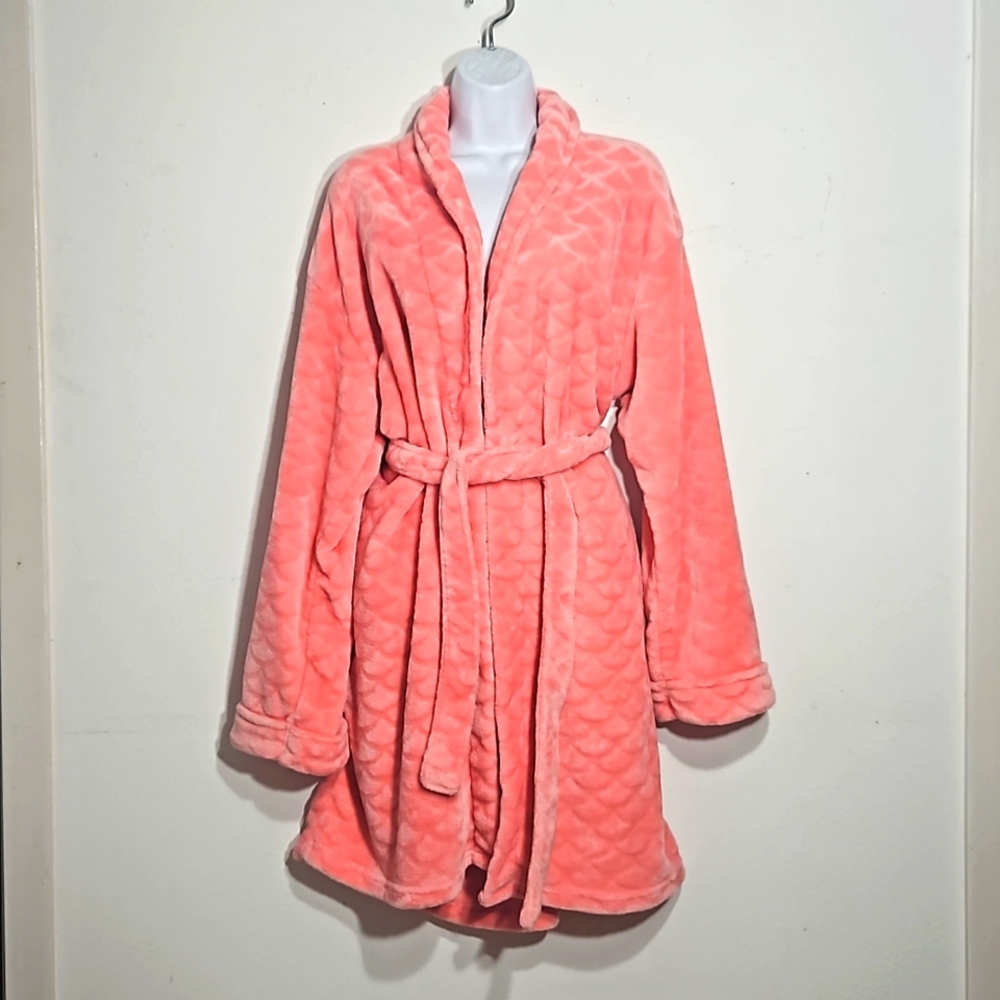 Beautiful soft sexy just love salmon color robe with scallop design Large